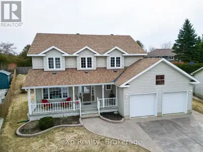 Set on a quiet cul-de-sac in one of Southampton's most coveted neighbourhoods, this well-appointed t...