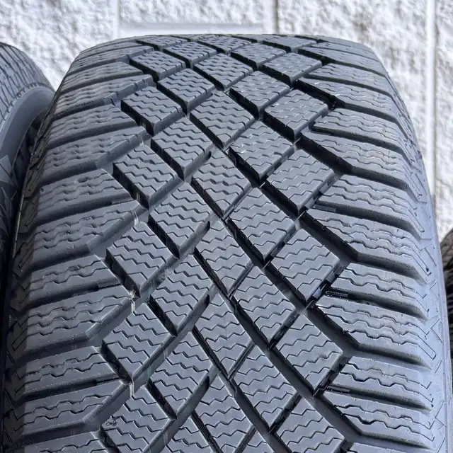 (95%) 4x 235/60R18 Continental Winters w/ Volvo XC60 18" Rims in Tires & Rims in City of Toronto - Image 5