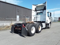 2018 Volvo VNR64 2018 VOLVO VNR64T 300 Tandem Axle Tractor - Automatic transmission-52000 GVW. Cette... (image 5)