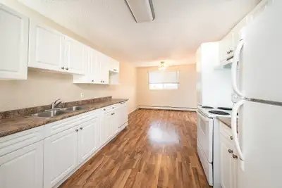Pioneer Apartments - 2 Bedroom Bi-level Apartment for Rent