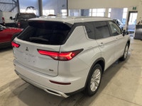 Le Mitsubishi Outlander 2022 SE AWD offert chez AutoStudio 72 a tout ce quil faut pour la vie de tou... (image 5)