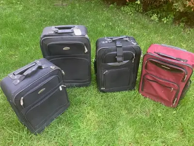 Petites valises de voyage, View more