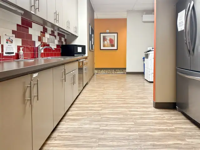 Office space for rent for 1 person in Crowfoot Centre Calgary in Commercial & Office Space for Rent in Calgary - Image 8