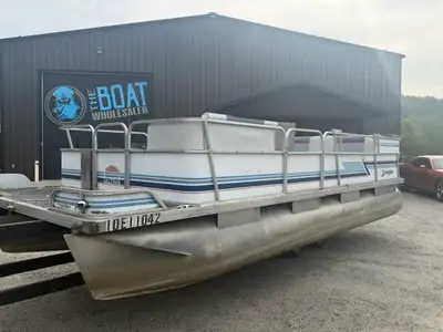 1992 20’ PONTOON BARGE – PERFECT WORK PLATFORM NO MOTOR • NO TRAILER • HUGE POTENTIAL Looking for a...