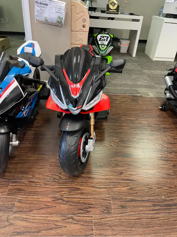 12V & 24V APRILIA RACE MOTORCYCLE BIKE FOR KIDS! RUBBER WHEELS in Toys & Games in Markham / York Region - Image 10