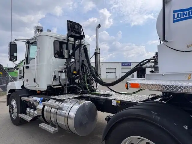 2025 Mack Anthem 64T D/C mDRIVE S40R - mixer in Heavy Trucks in Regina - Image 14