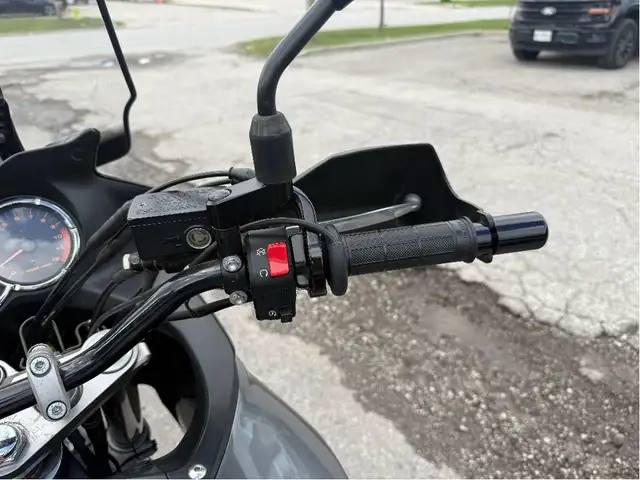 2006 Suzuki V-Strom 1000 ~ V-STROM 1000 ~ COMFORT ~ TOURING ~ LO in Street, Cruisers & Choppers in City of Toronto - Image 25