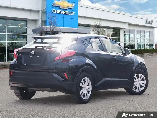 2022 Toyota C-HR LE | Accident Free | Backup cam in Cars & Trucks in Oshawa / Durham Region - Image 6