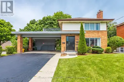 Excellent investment opportunity at 664 Cheapside Street! This fully rented licensed triplex offers...
