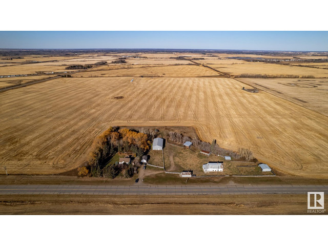 20558 HWY 15 Rural Strathcona County, Alberta dans Maisons à vendre  à Comté de Strathcona