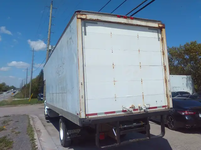 2017 International 4300 24ft Moving Box in Heavy Trucks in Mississauga / Peel Region - Image 4