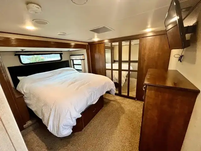 2014 GRAND DESIGN SOLITUDE (FINANCING AVAILABLE) in Travel Trailers & Campers in Kelowna - Image 9