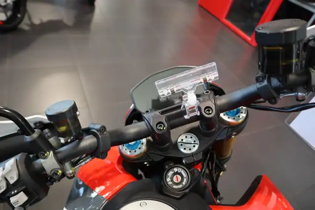 2025 Ducati Hypermotard 950 SP Special Livery in Sport Bikes in Edmonton - Image 4