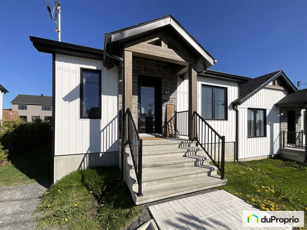 $399,900 - Semi-detached for sale in Sherbrooke (Brompton) — photo 1