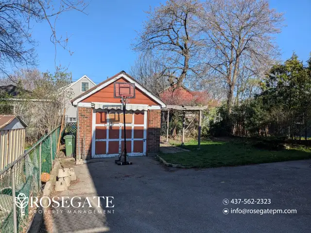 All-Inclusive 2-Bedroom Multiplex Unit with Fireplace, Backyard  in Long Term Rentals in Hamilton - Image 8