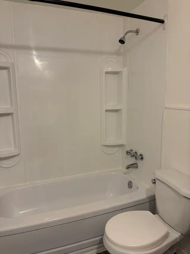 Beau très grand 5 1/2 1er étage Lévis Frais peint ! PROMO in Long Term Rentals in Québec City - Image 13