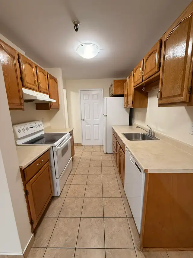 Spacious 2-Level 2BR w/ Private Deck - Heat/Water/PK Incl in Long Term Rentals in City of Halifax - Image 6
