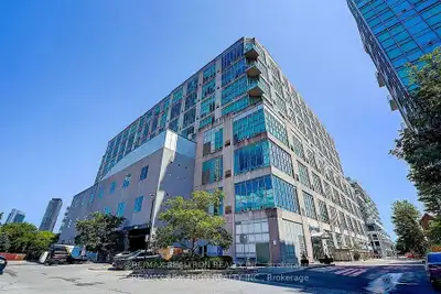 Price: $760,000 / $2,883/mo Beautifully updated in 2020, this stylish 1-bedroom + den offers a flexi...