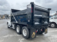 Appelez // Call Guillaume 514-404-6940 Camion dompeur 10 roues // two axle dump truck Kenworth T370... (image 3)