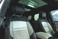 Land Rover Range Rover Evoque P250 R-Dynamic SE 2023: - Extérieur métallisé gris EIGER et intérieur... (image 2)