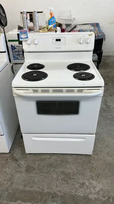 3211-Cuisinère Frigidaire blanche serpentin coil burners stove, View more