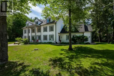 Welcome to 22 Wasaga Woods Circle in Wasaga Beach. If quiet, comfort, and a 7 minute walk to Allenwo...