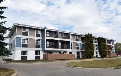 Fifth Avenue Apartments offers residents spacious two-bedroom suites in the scenic community of Carm...