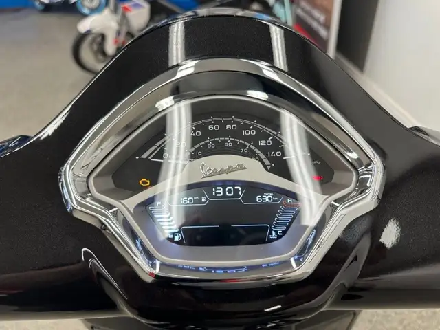 2023 Vespa GTS 300 Nero Convinto - V6354NP - -No Payments for 1  in Scooters & Pocket Bikes in Markham / York Region - Image 14