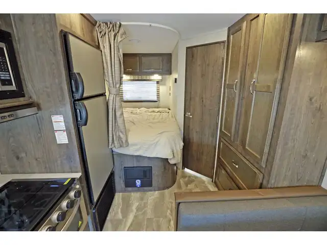 2022 Gulf Stream Conquest 6237 LE 2022 Classe C 24 pieds in RVs & Motorhomes in Laval / North Shore - Image 12