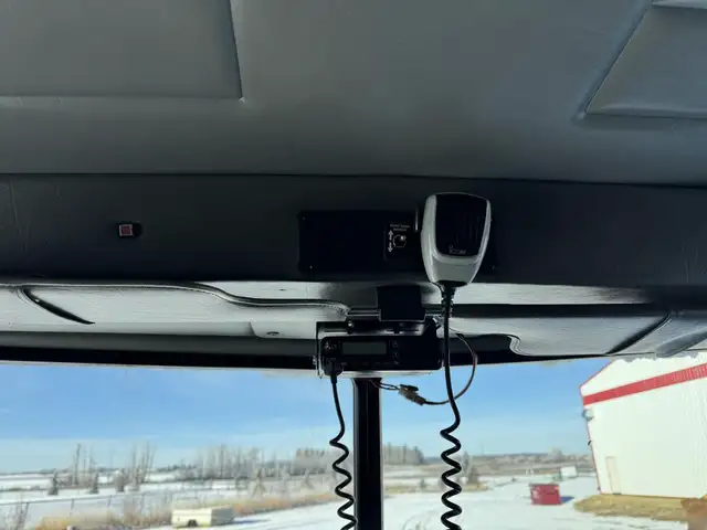 2005 PETERBILT 335 in Heavy Trucks in Saskatoon - Image 21