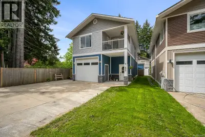 A charming end unit tucked away on a quiet no-thru road, this low-maintenance home blends functional...