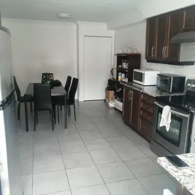 ROSEMONT :  TRES GRAND 5 ½ RDC, RÉNOVER, TERRASSE