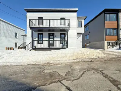 Superbe 4 ½ spacieux et très lumineux, situé dans un immeuble bien entretenu dans un secteur tranqui...