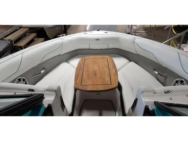 2023 Regal REGAL LS2 2023 in Powerboats & Motorboats in Québec City - Image 26