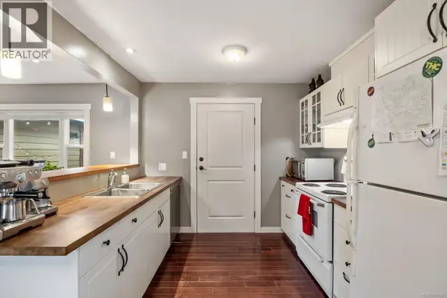 3328 Third St Cumberland, British Columbia in Houses for Sale in Comox / Courtenay / Cumberland - Image 20