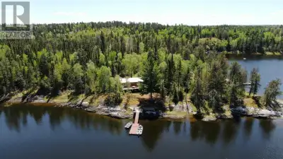 New Listing. Location CL4111 is located on the Winnipeg River, only a 5 minute boat ride from Sunnys...