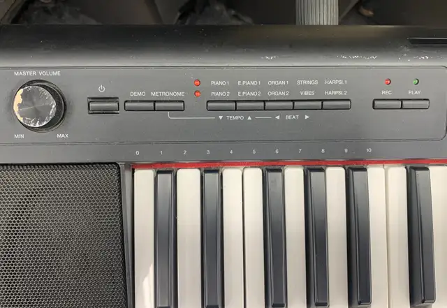 Yamaha NP-12 Electric Keyboard in Pianos & Keyboards in City of Toronto - Image 5