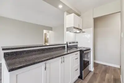 Current Promotions Limited Time Offer: 1 Month FREE + $250 Gift Card Suite Amenities Fridge Stove Ba...