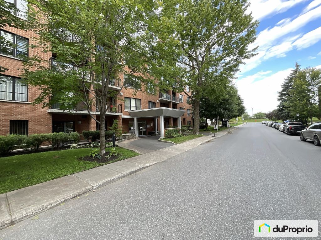 $575,000 - Condominium for sale in Longueuil (Vieux-Longueuil) — photo 1