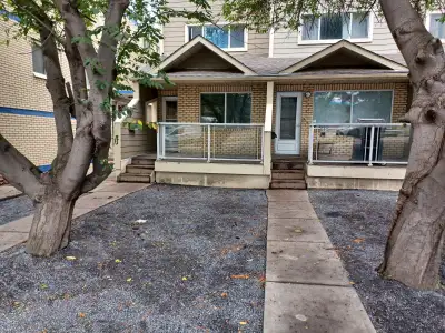 FOR RENT – 3 Storey Townhouse in Bridgeland | Unit A | $2,550/month + Utilities | Available Dec 1 Lo...