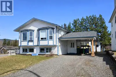 Built in 1996, this 4 bed, 3 bath family home is located in desirable Ruiter Heights. Convenient & s...