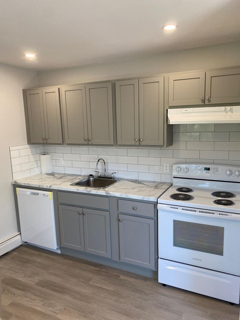 1 BR Newly renovated apartment available for August 1st Long Term