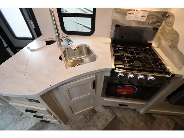 2026 Forest River Sunseeker NEUF 2500 Classe C /B+ Skirt paint + in RVs & Motorhomes in Laval / North Shore - Image 16