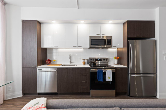 2 Chambres (plus de1100 Sq.ft.) à Montreal | Quartier Cavendish! dans Locations longue durée  à Ville de Montréal - Image 2