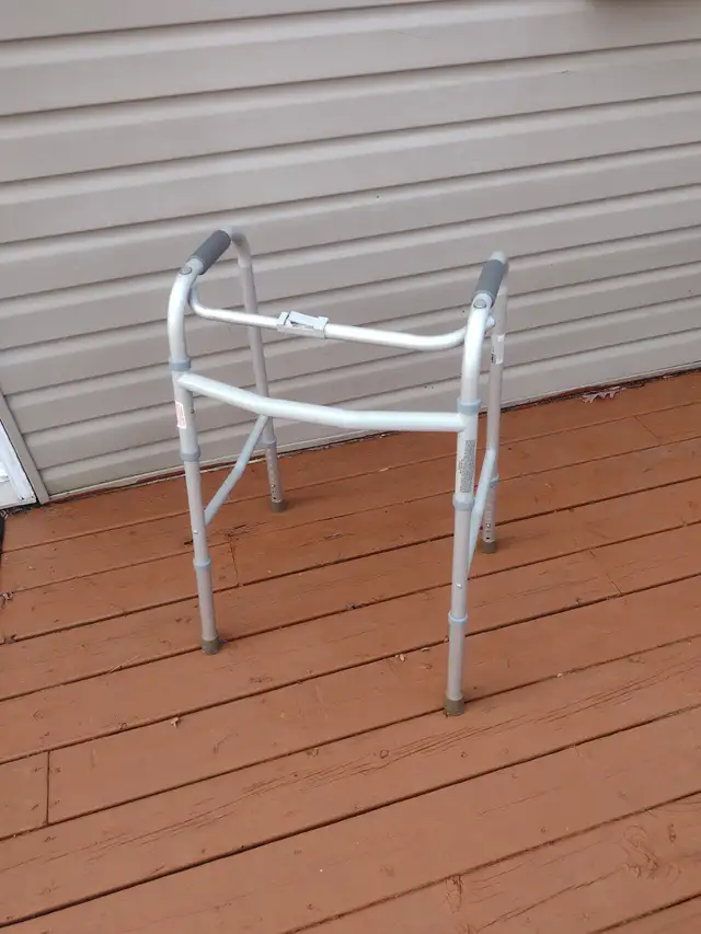Folding Walker in Health & Special Needs in Barrie - Image 5