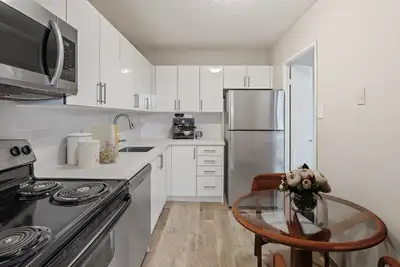 NEWLY RENOVATED 2 BEDROOM  1000 SQUARE FEET IN DUNDAS!, View more