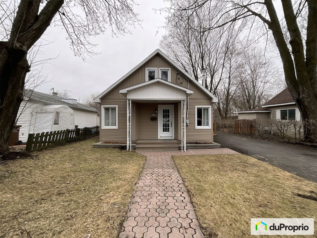 $399,999 - 1 1/2 Storey for sale in Ste-Rose — photo 1