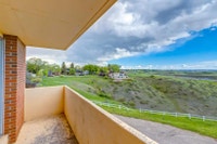 Amenities: Park Views • Quiet Building • Heat & Water Included Suite & Building: Bachelor, one-bedro... (image 4)