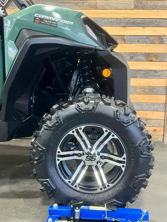 2025 BRP CAN-AM COMMANDER 700 EFI + 4X4 + DPS + ONLY 2759 KM + N in ATVs in Ottawa - Image 35