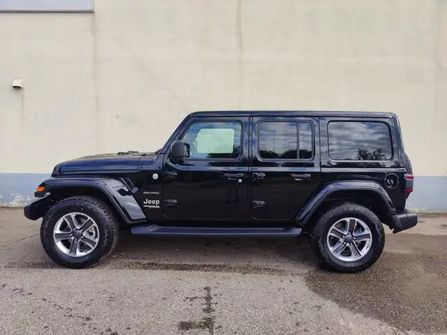 2020 Jeep Wrangler Unlimited Sahara 4x4 Sahara | 4WD | Leather in Cars & Trucks in Edmonton - Image 3